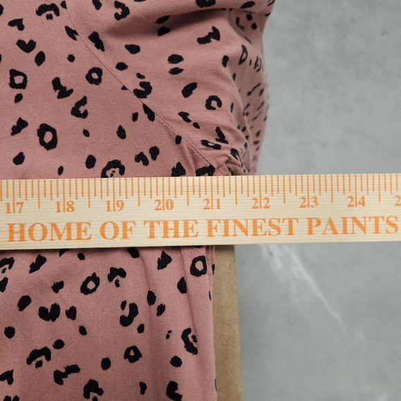 0030 Divided H&M Leopard Print Longsleeve Button Up Pink Black Office  Size 8 - Picture 9 of 13